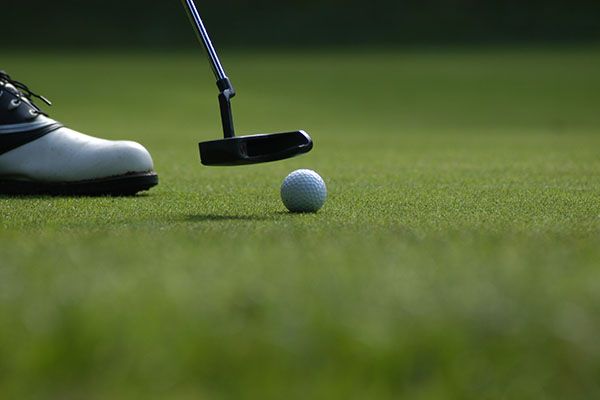 Une pause golf de Rennes entre collègues d'entreprise Une pause golf de Rennes entre collègues d'entreprise